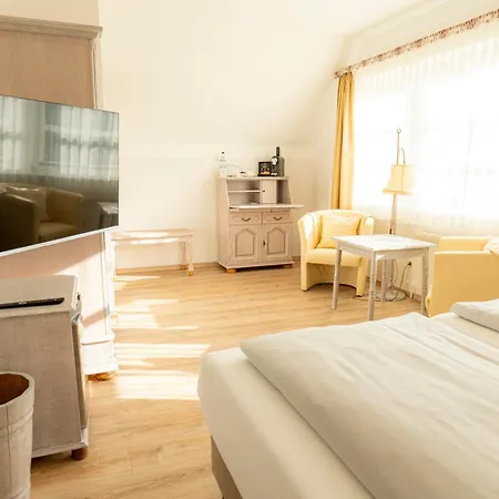 Hotell Rosenhof Am Plauer Garni Mit E-lade Saeule