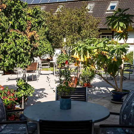 Hotel Rosenhof Am Plauer Garni Mit E-lade Saeule