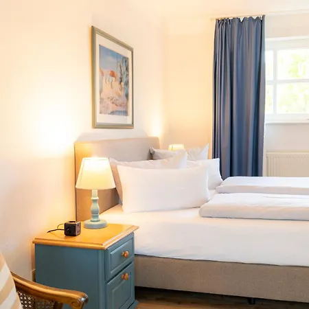 Rosenhof Am Plauer Garni Mit E-lade Saeule