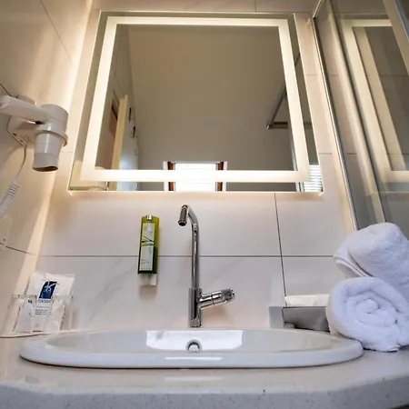 Rosenhof Am Plauer Garni Mit E-lade Saeule Hotel *