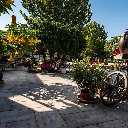 Rosenhof Am Plauer Garni Mit E-lade Saeule Plau am See