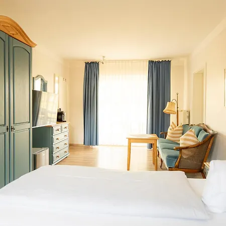 Hotel Rosenhof Am Plauer Garni Mit E-lade Saeule