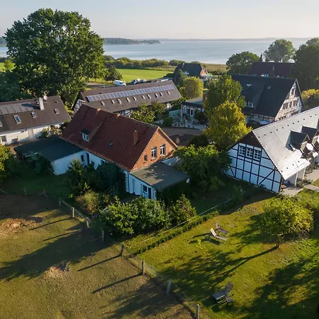 Hotel Rosenhof Am Plauer Garni Mit E-lade Saeule *