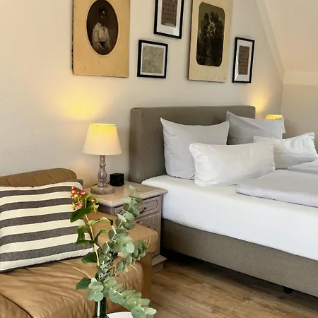 Rosenhof Am Plauer Garni Mit E-lade Saeule Hotel *