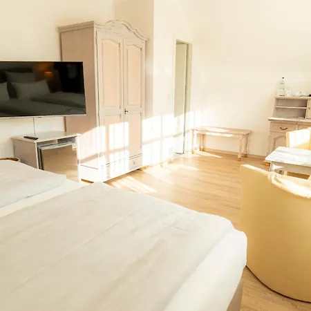 Hotel Rosenhof Am Plauer Garni Mit E-lade Saeule *