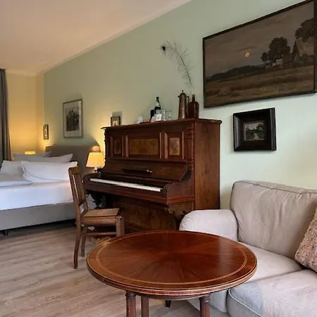 Rosenhof Am Plauer Garni Mit E-lade Saeule Hotel