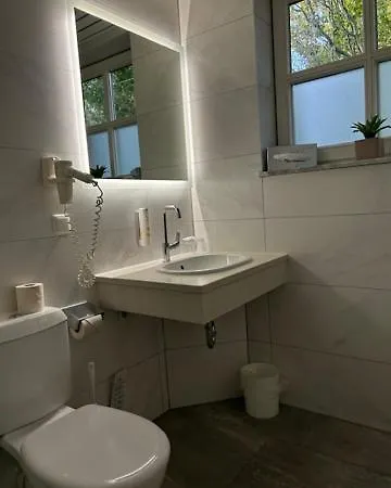Hotel Rosenhof Am Plauer Garni Mit E-lade Saeule