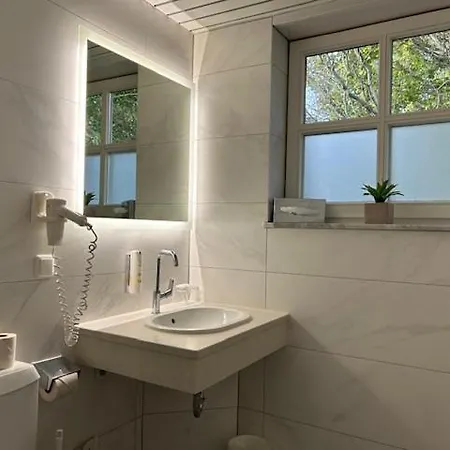 Hotel Rosenhof Am Plauer Garni Mit E-lade Saeule Plau am See