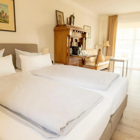 Rosenhof Am Plauer Garni Mit E-lade Saeule * Plau am See