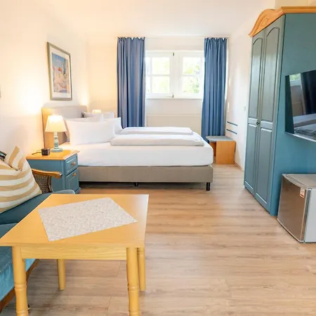 Rosenhof Am Plauer Garni Mit E-lade Saeule Hotel