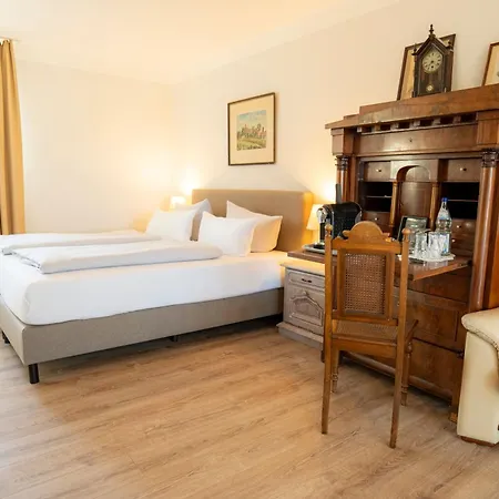 Rosenhof Am Plauer Garni Mit E-lade Saeule Hotel *