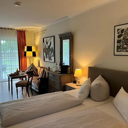 Rosenhof Am Plauer Garni Mit E-lade Saeule Hotel *