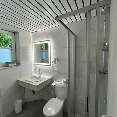 Hotel Rosenhof Am Plauer Garni Mit E-lade Saeule *